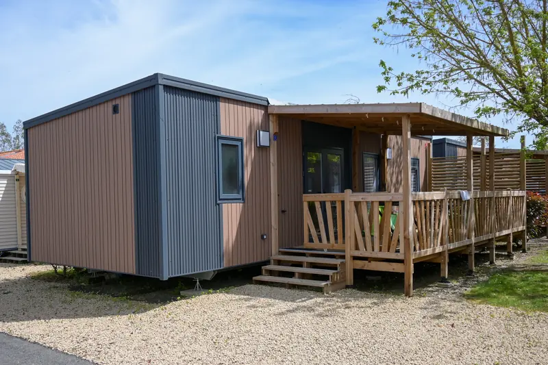 Chalet climatisé avec terrasse bois au Camping des Sources